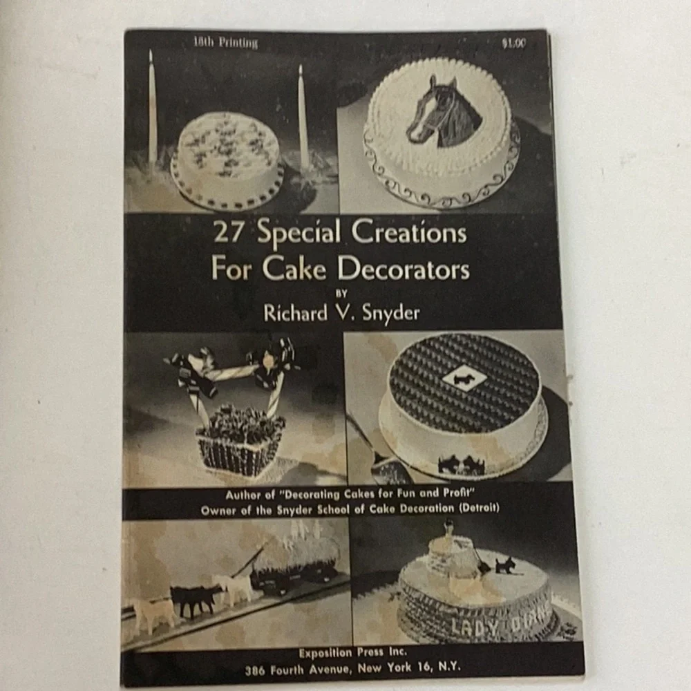 Vintage Cake Decorating Books & Brochures Bundle‎